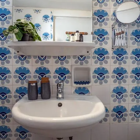 Blue Manos, In * Ηράκλειο Κρήτης